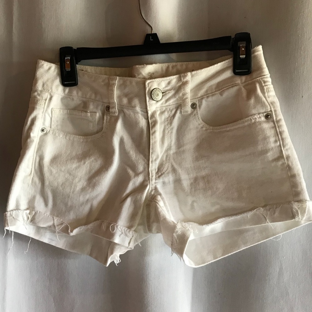 White American Eagle Jean short